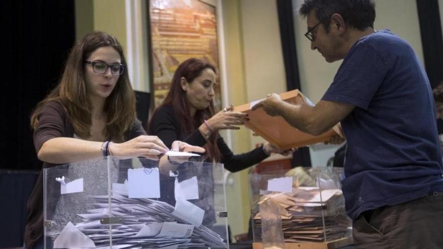 El Govern enviará a finales de esta semana o principios de la próxima las cartas para formar las mesas del referéndum