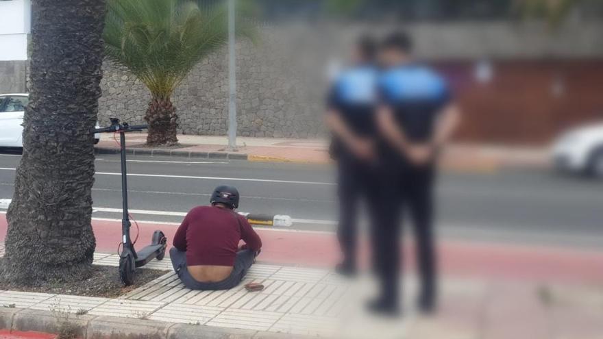 Conduce borracho una patineta y choca contra un árbol en Paseo de Chil