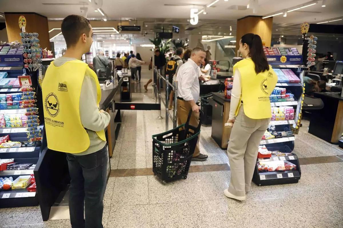Voluntarios de Bancosol durante La Gran Recogida.