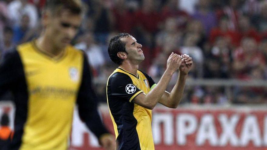 El Atlético muerde el polvo en Atenas por sus errores defensivos