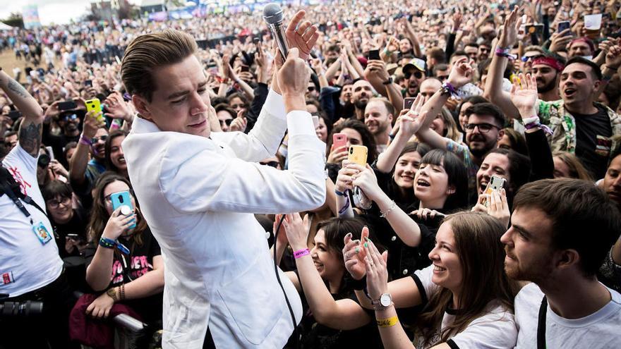 El cantante de The Hives, durante su actuación en O Son do Camiño // Óscar Corral (Efe)