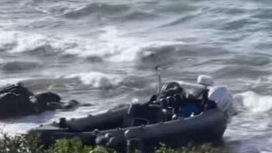 Aparece una narcolancha en una playa de MIjas