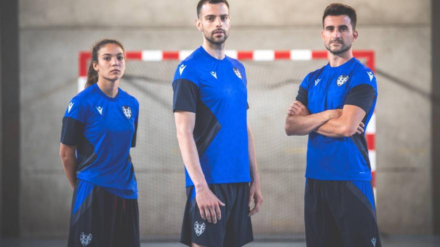 Azul para las nuevas equipaciones de entrenamiento