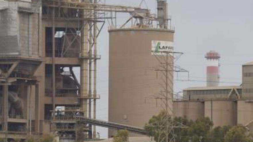 El alcalde de Sagunt abre conversaciones con Lafarge para mantener la planta