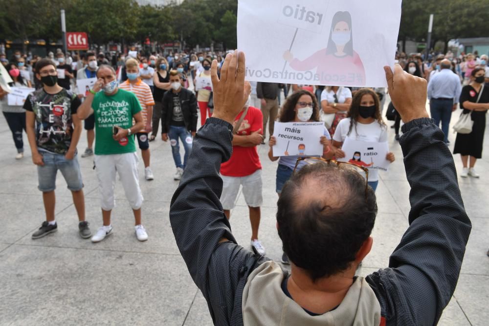 Manifestación educación en la plaza de Pontevedra