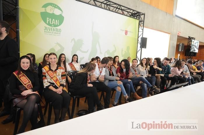 López Miras se codea con los jóvenes