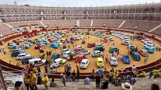 Més d’un centenar de cotxes Seat 600 fan una ruta turística per la província de Cadis