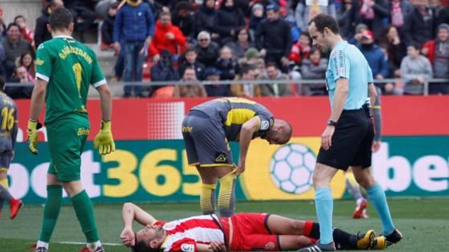 Stuani, estès a terra en l&#039;acció en què va prendre mal del Girona-Las Palmas.