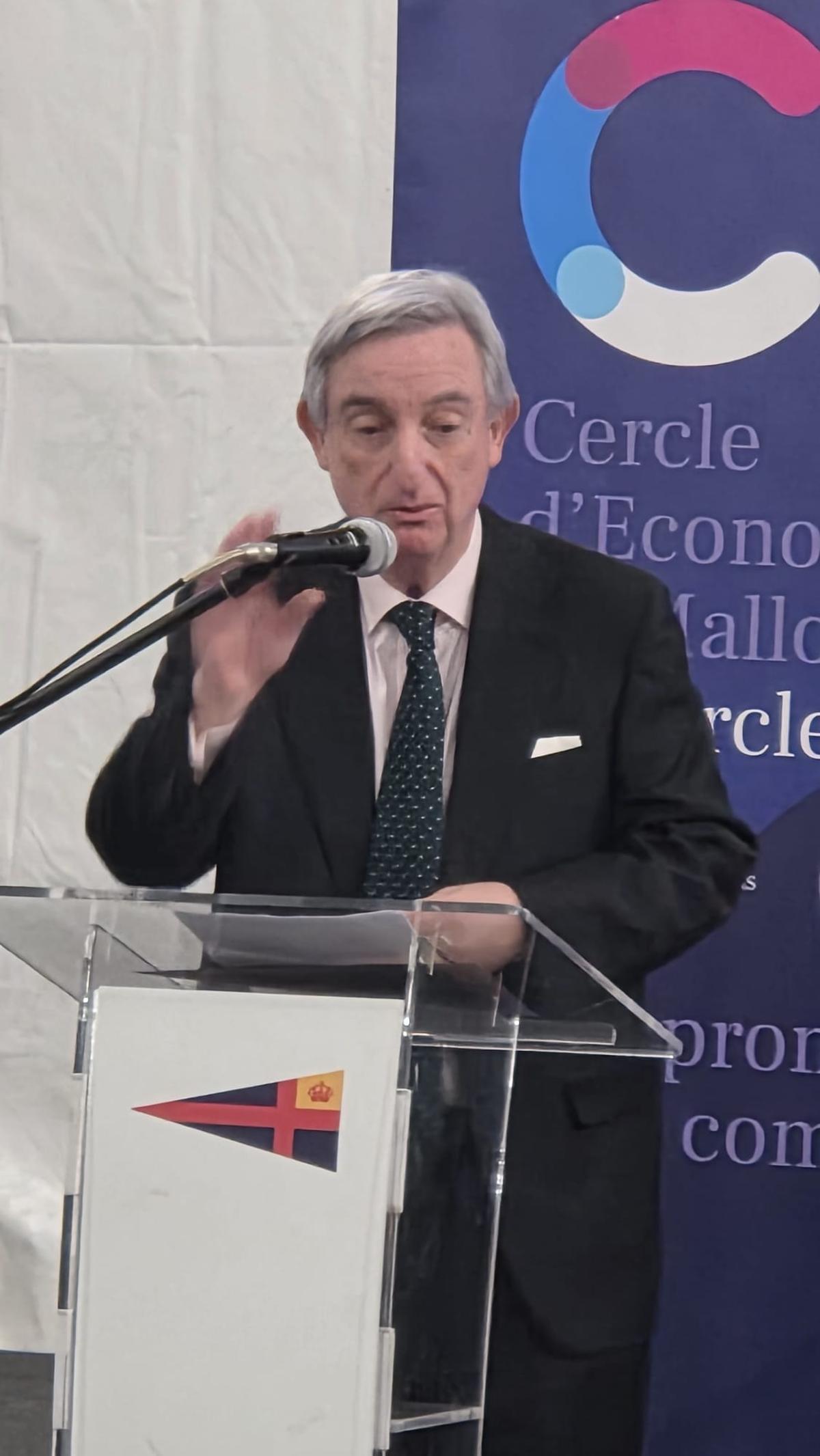 Dezcallar pronunció una conferencia sobre su visión del crecimiento que ha tenido China