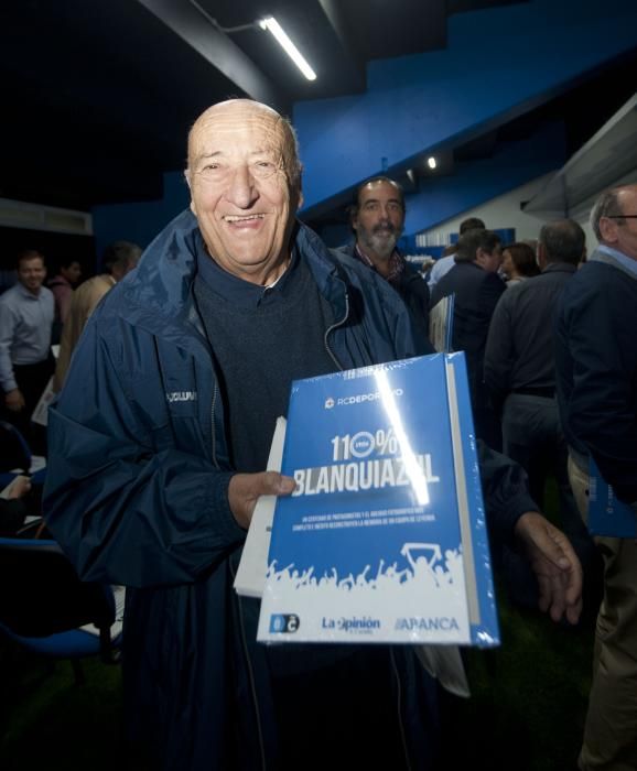 Arsenio, Beci, Manolete, Vicente, Manjarin, Manuel Pablo, Mosquera, Tino y Lendoiro, que por primera vez desde su salida volvió al estadio, entre los asistentes de 110% BLANQUIAZUL.