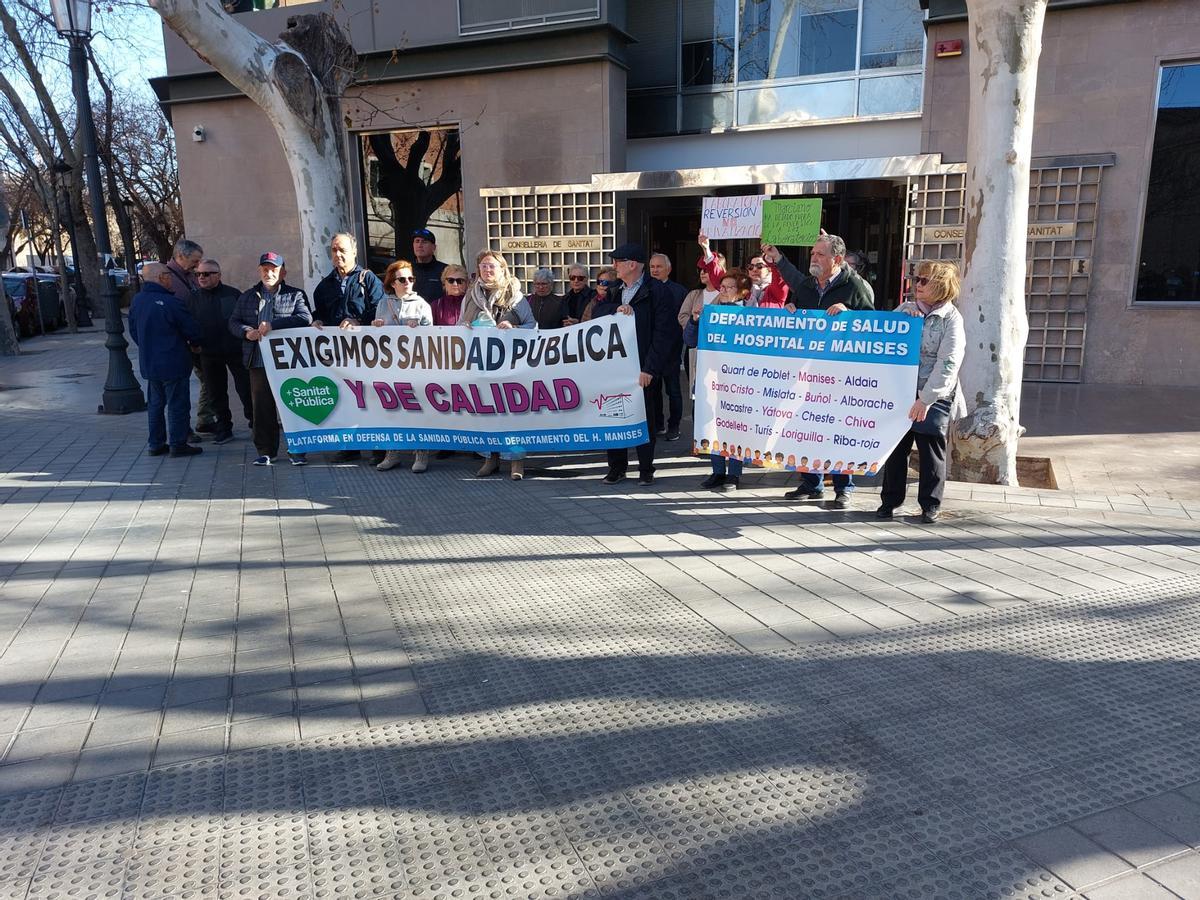 Protesta delante de la conselleria de Sanidad.