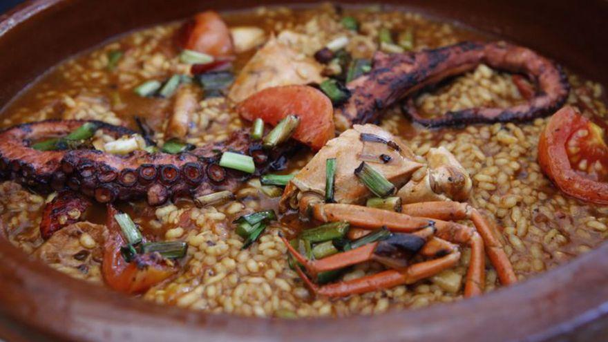 „Arroz meloso“ mit Tintenfisch, Krabben und Ramallet-Tomaten.