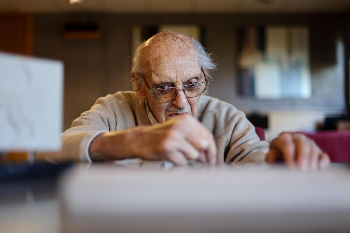 El escultor Adolf Aymat cumple 94 años El escultor Adolf Aymat cumple 94 años