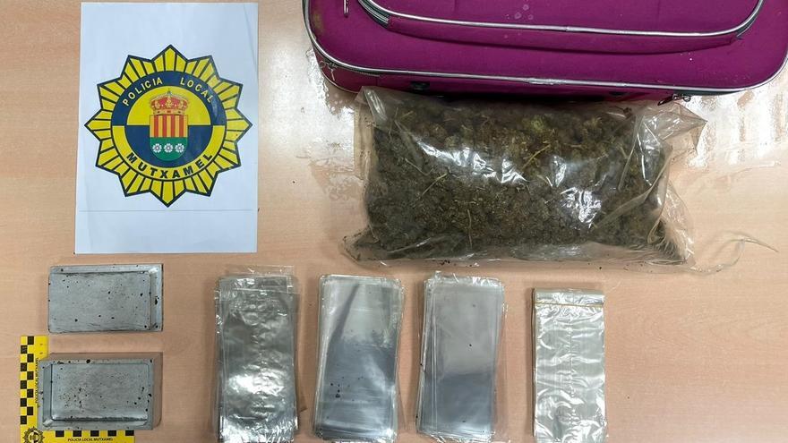 La Policía de Mutxamel detiene a una persona con 1,5 kilos de marihuana