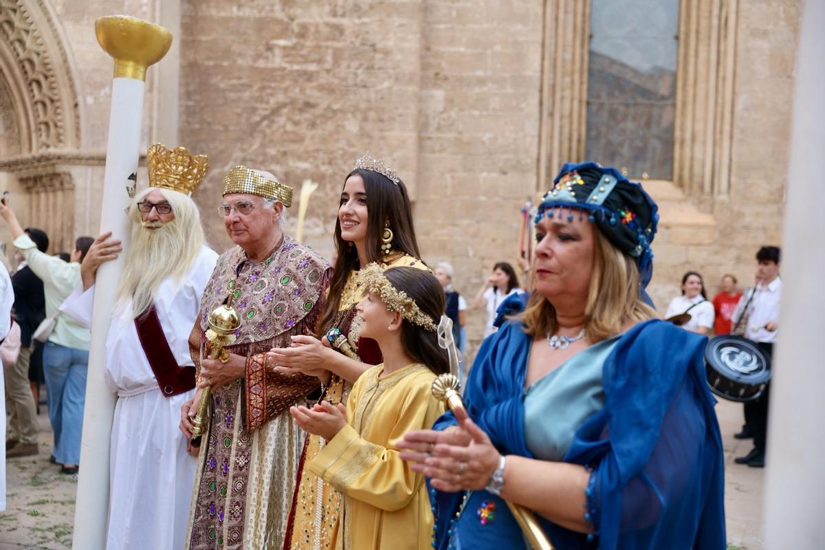 Carmen Prades y Marta Mercader retroceden tres mil años en el Corpus