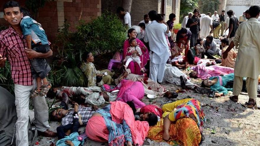 Al menos 70 muertos en un atentado suicida contra una iglesia en Pakistán