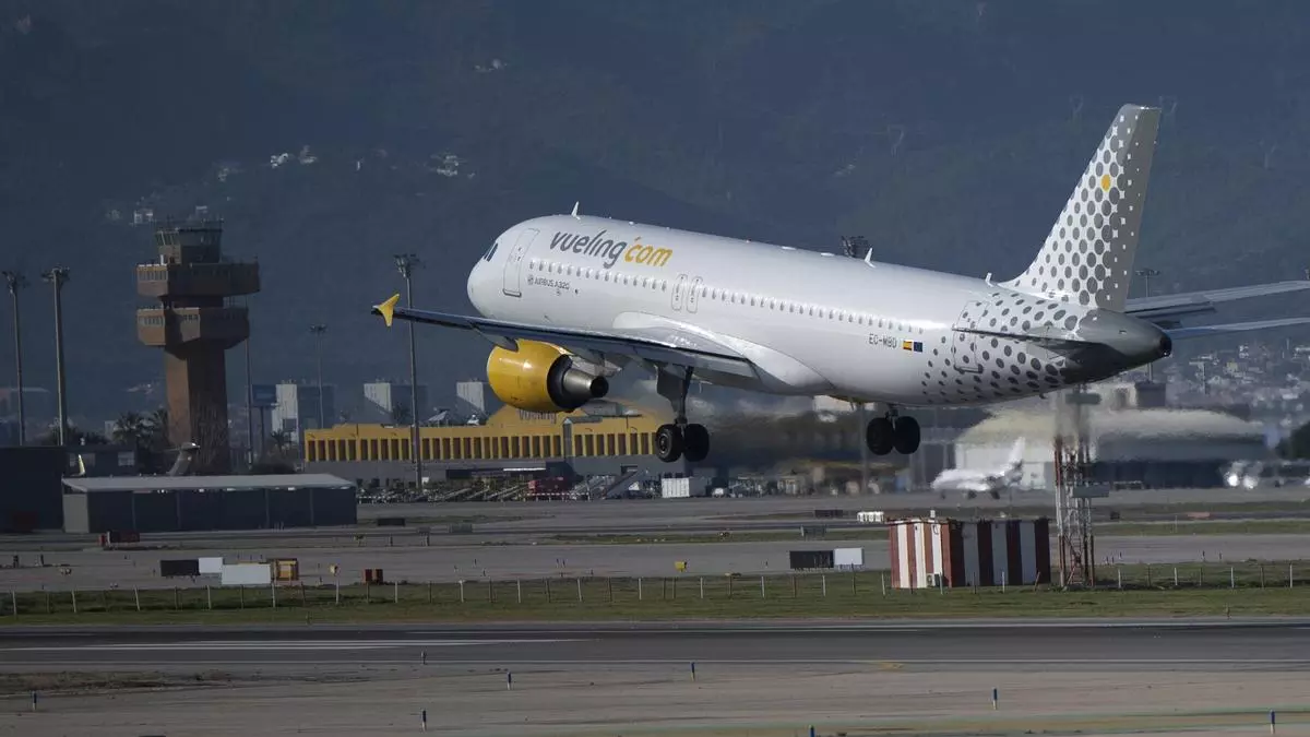 Castelldefels y Gavà reclaman cambios en la operativa del aeropuerto de El Prat para “garantizar la paz acústica”