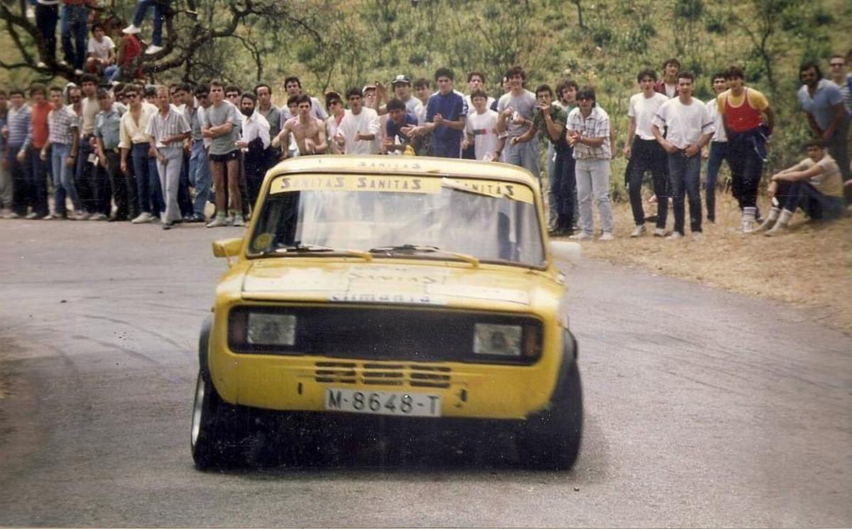Teo Ibáñez y Juande Jiménez, ganadores de la 1ª edición, en una trazada con su Seat 124-FU.