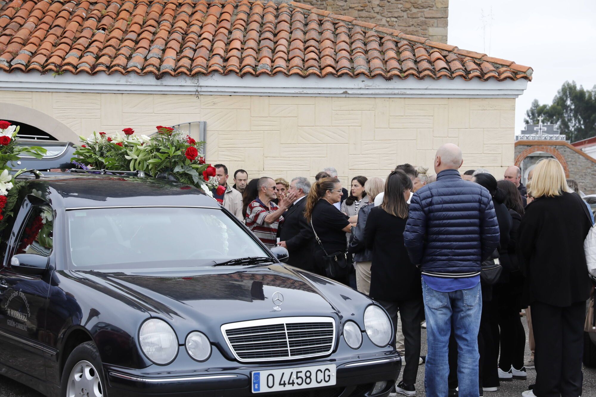 EN IMÁGENES: Funeral en Gozón por Pablo González Artime, uno de los fallecidos en el accidente de la nave ganadera de Coaña