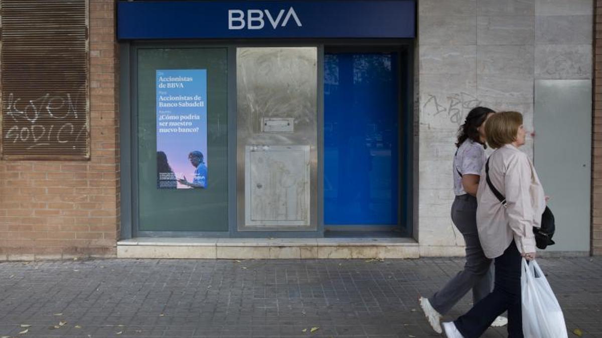 La nueva normativa europea obliga a que las transferencias bancarias inmediatas tengan el mismo coste que las transferencias ordinarias.