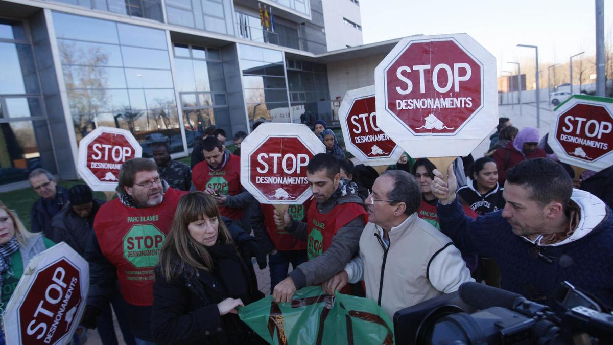 Manifestants de la PAH, en una imatge d’arxiu.