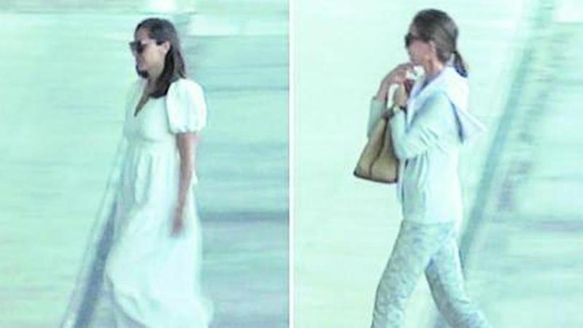 Tamara Falcó e Isabel Preysler, captadas en la distancia en el aeropuerto de Madrid.  | // E.P.
