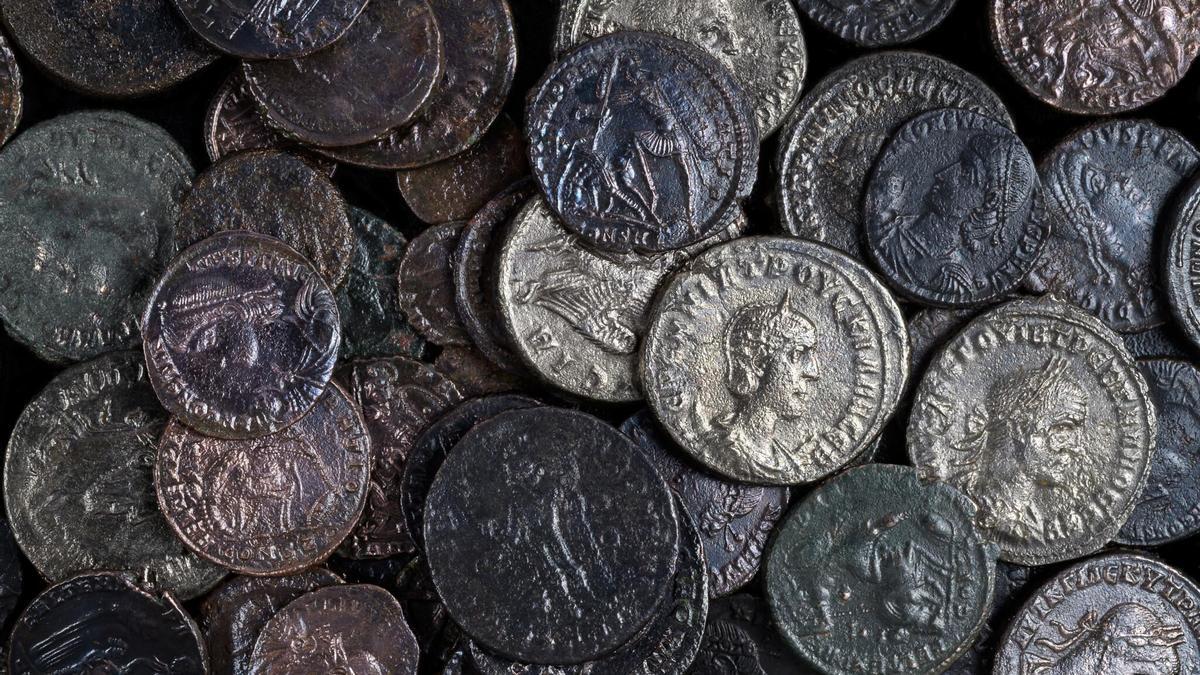Descubren el mayor tesoro de monedas de la antigua Roma del siglo IV