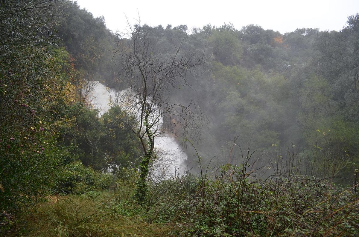 Los excendentes del Pozanzón y de las Alfaguaras forma un salto de agua en el Chorrerón.