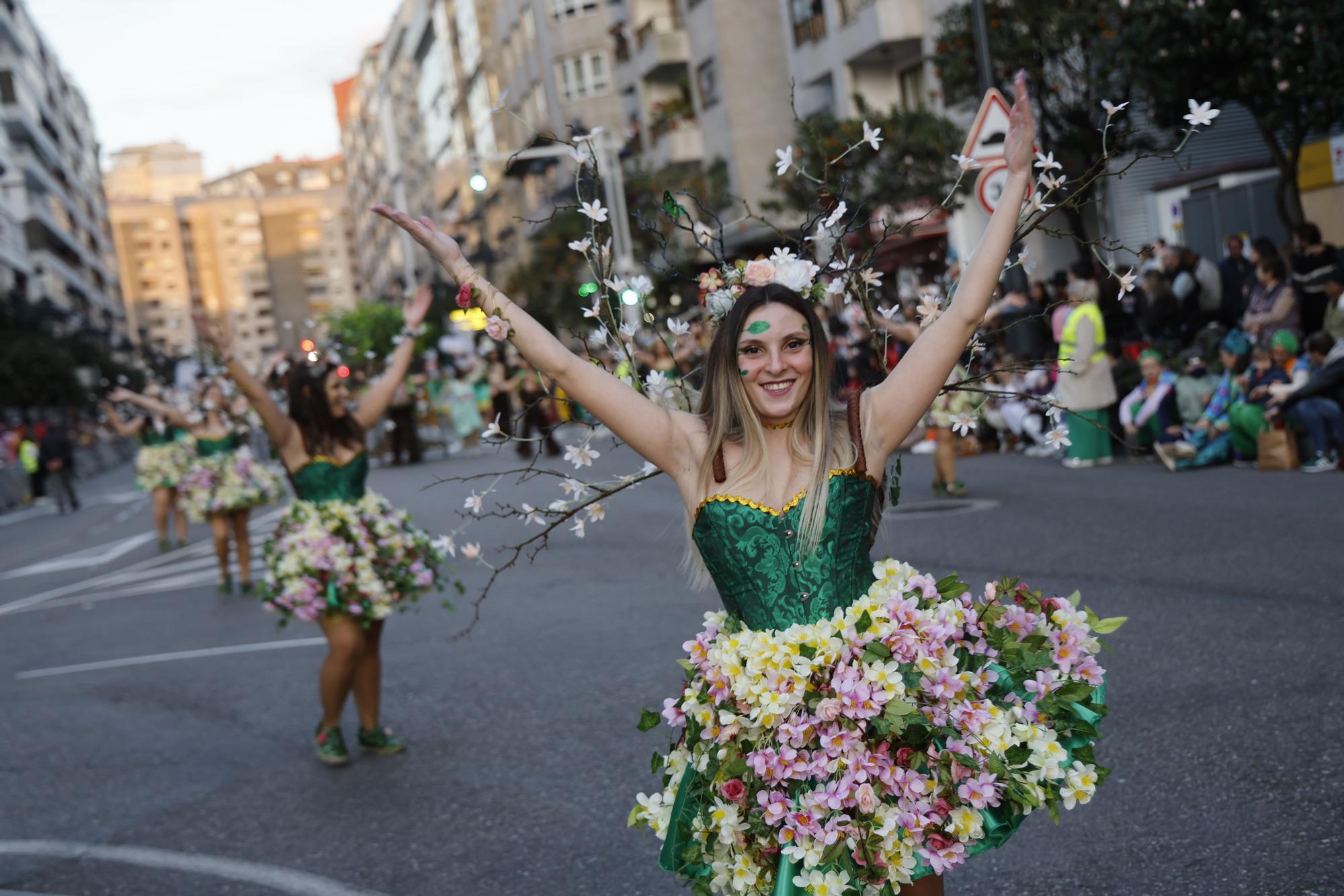 Máscaras, plumas y mucho brillo para disfrutar del fantástico mundo del entroido