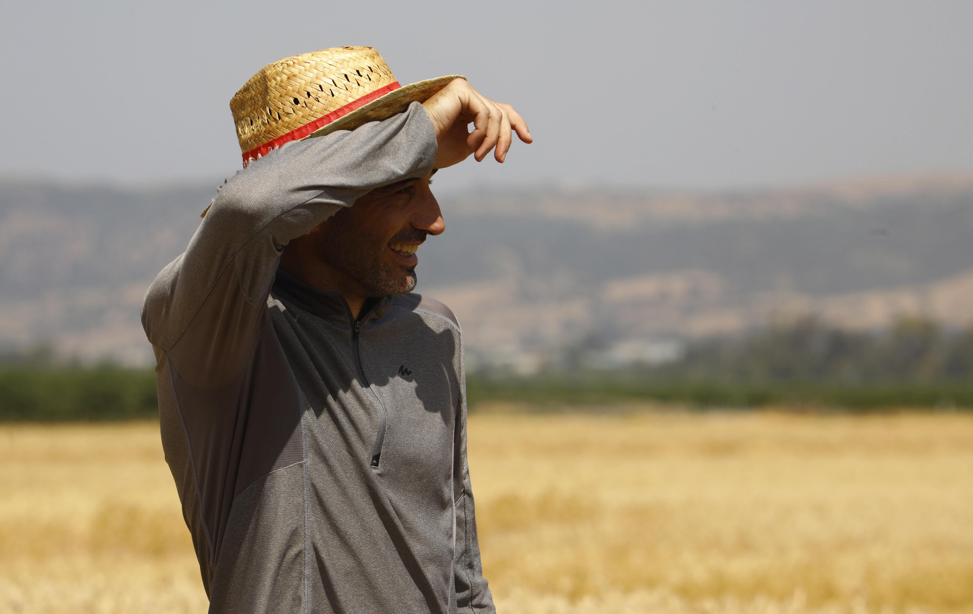 Obreros y agricultores, héroes en la ola de calor