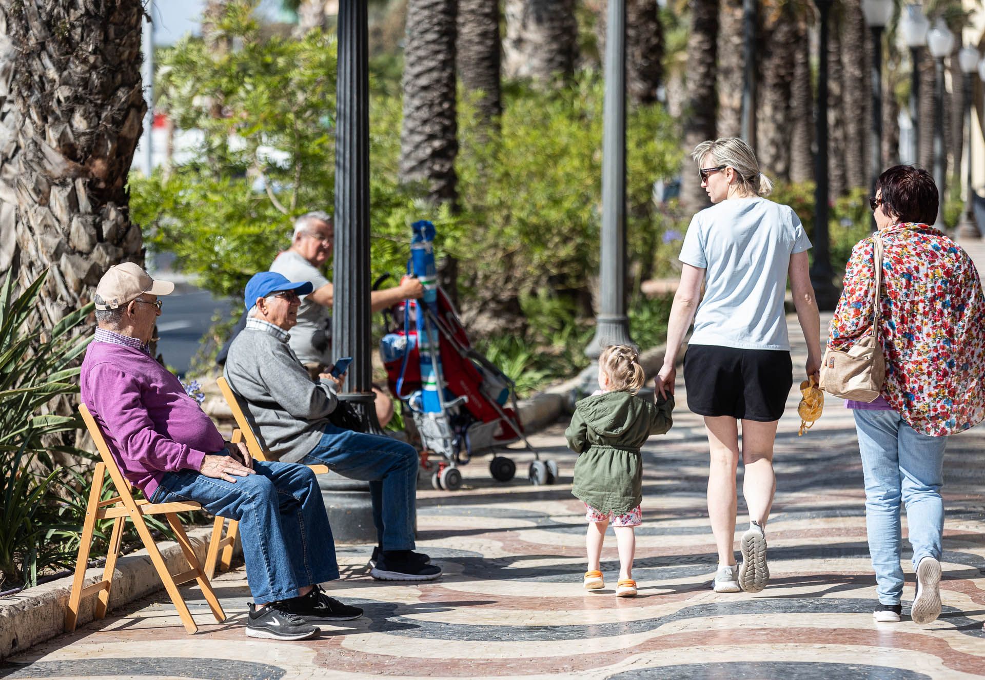 Alicante repleta de turistas con la llegada de dos cruceros