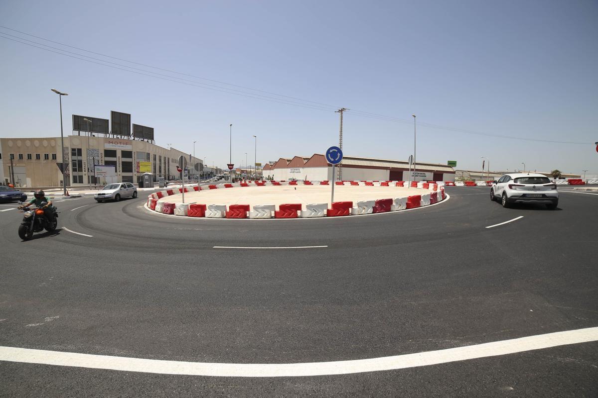 Otra imagen de la glorieta recién construida en la avenida Valencia de Almassora.