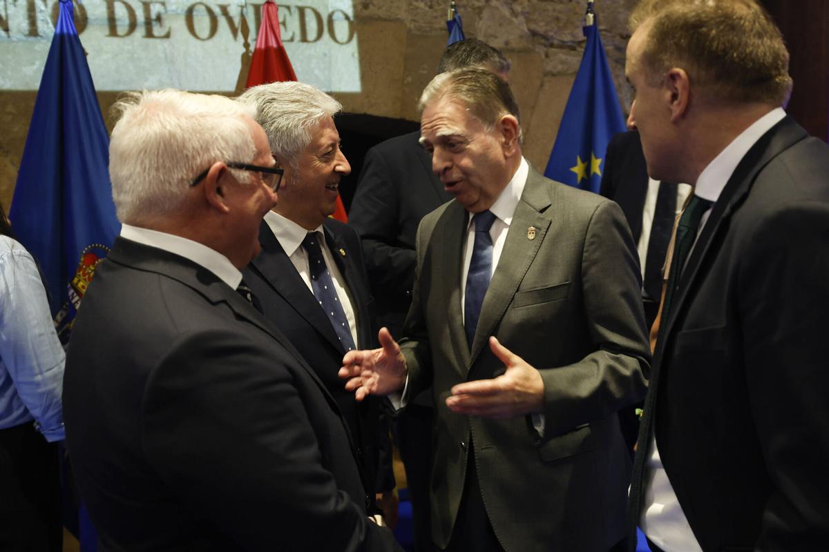 Oviedo reconoce los méritos deportivos, sociales y económicos con sus máximas distinciones