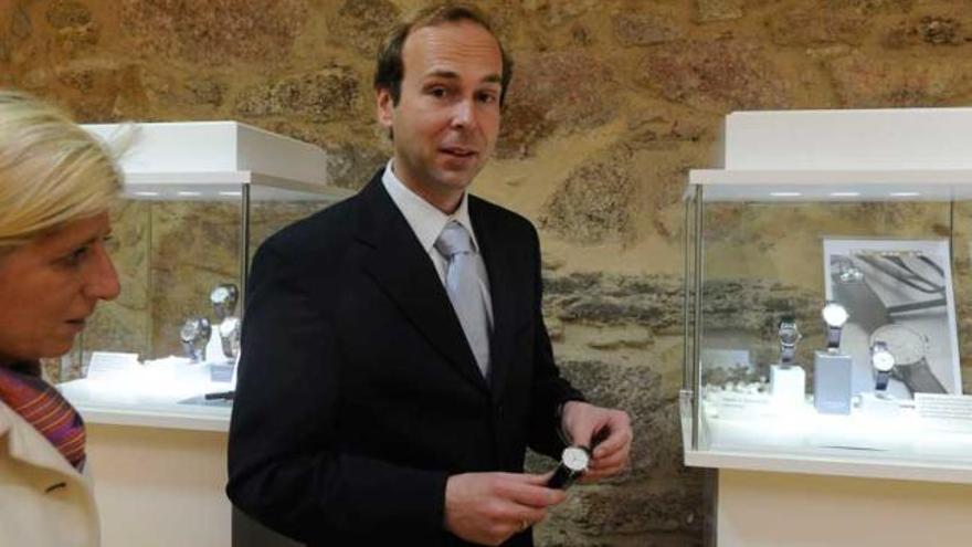 La joyería Wildenmann trae a A Coruña relojes artesanos Nomos Glashütte