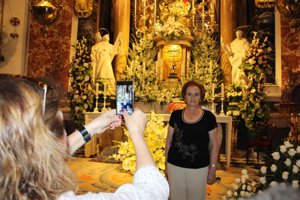 Homenaje de los Floristas a la Virgen de los Desamparados