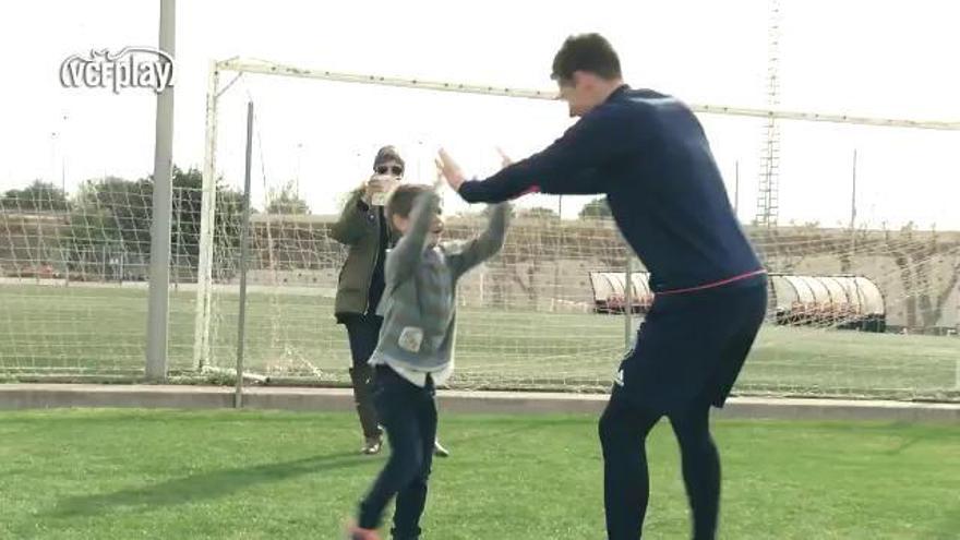 El lado más tierno de Santi Mina