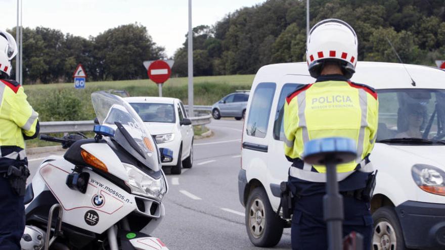 Una patrulla de Mossos de Trànsit | Foto: Marc Martí