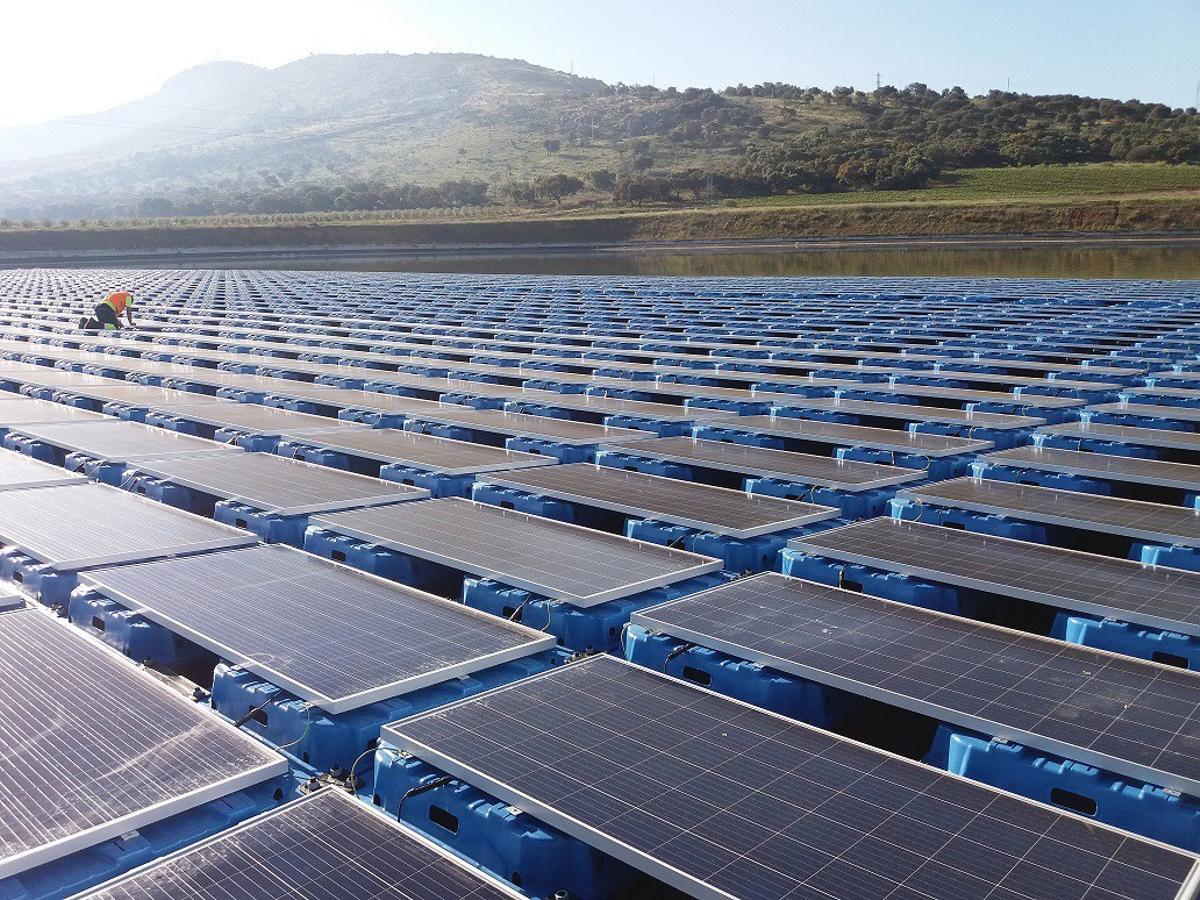 Imagen de una planta solar. FRV centrará su inversión en los complejos extremeños de San Serván, Solanilla y Carmonita.