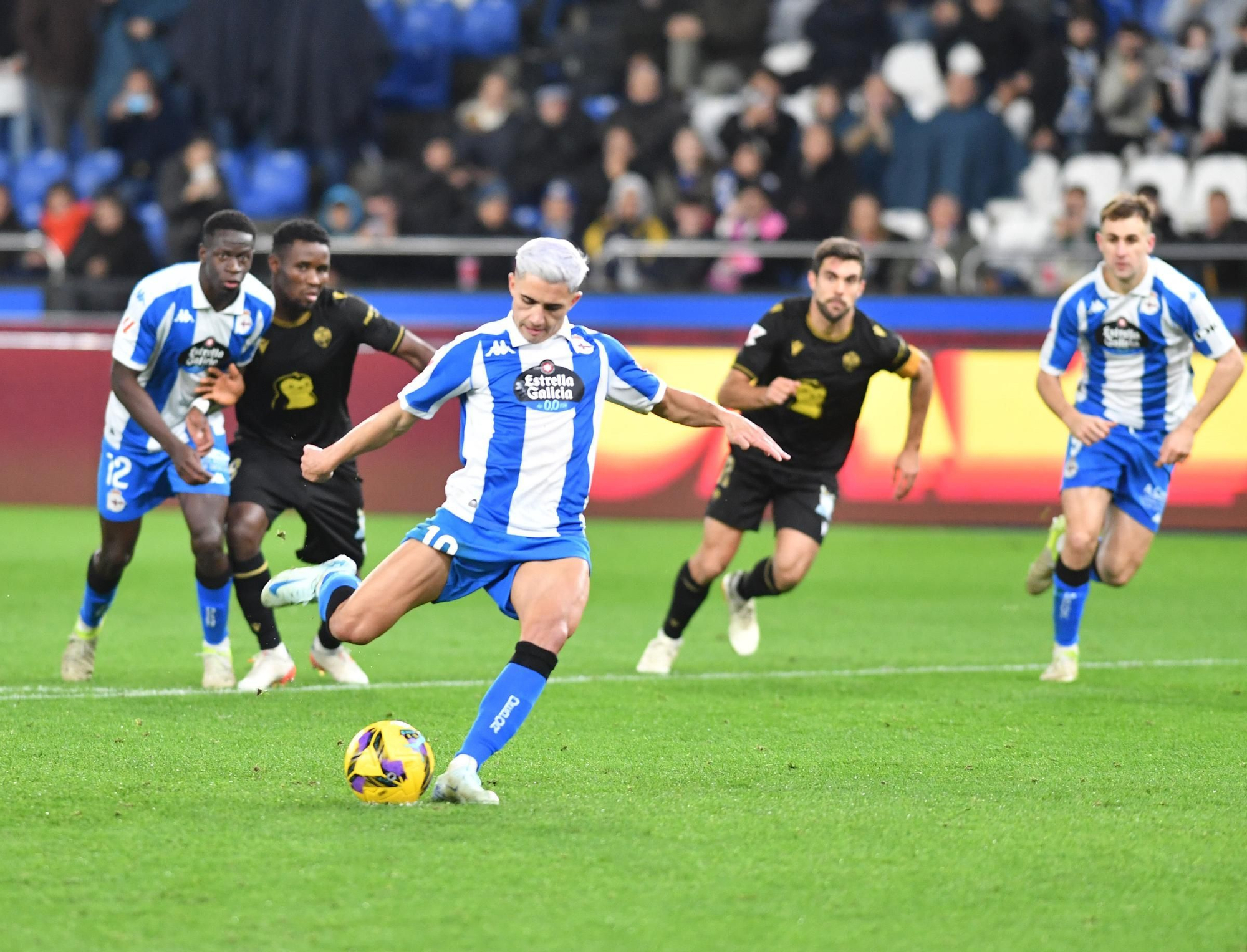 El Dépor golea al Castellón en Riazor (5-1)