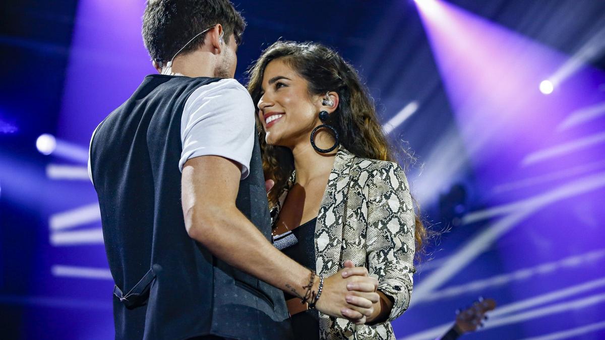 Julia y Carlos Right interpretaron una de las mejores canciones de la gala