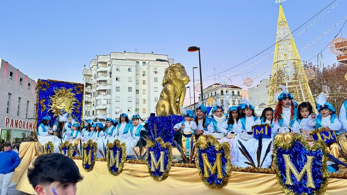 La gran carroza del Rey Melchor en Almendralejo