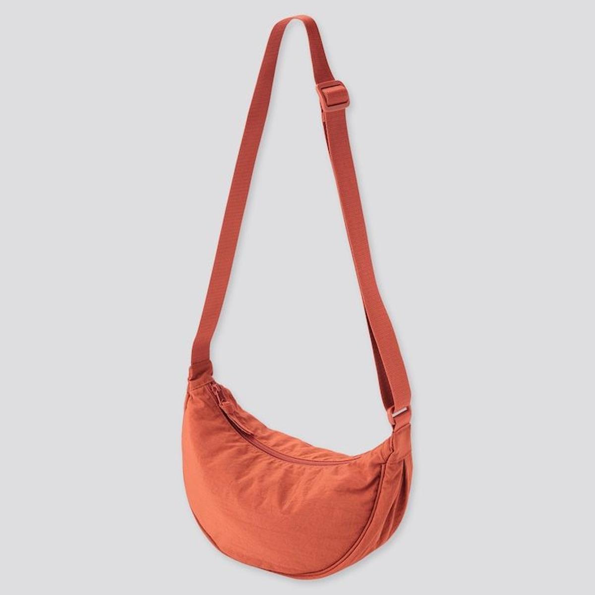 Bolso naranja de Uniqlo