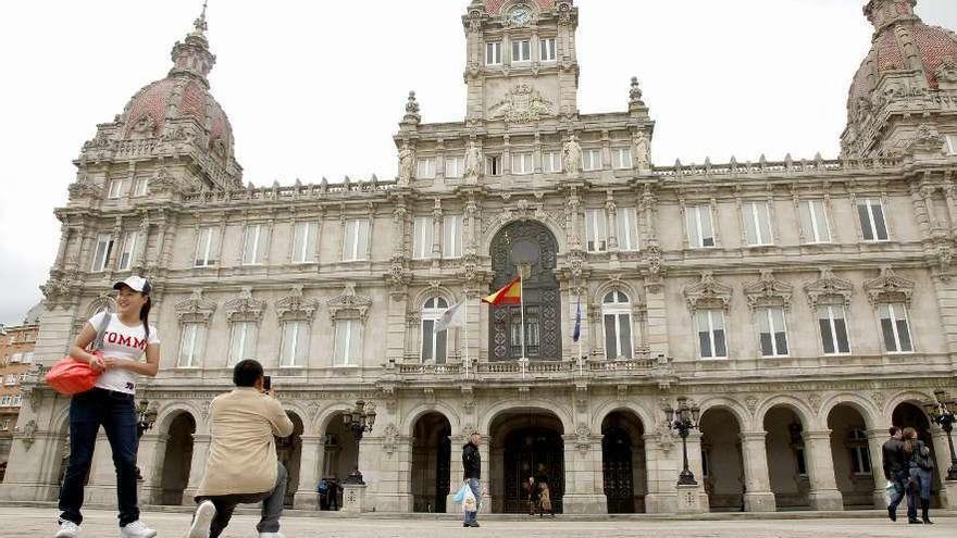 Vista exterior de la fachada principal del Ayuntamiento de A Coruña.