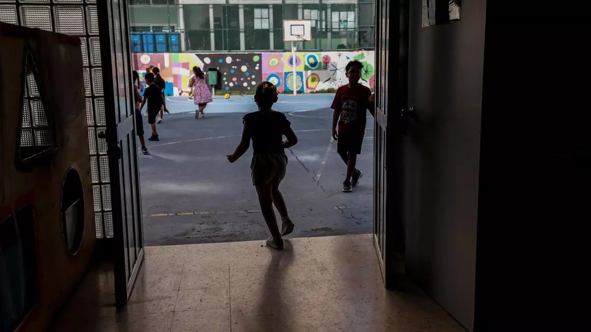 Un centenar de familias denuncian la "radicalización religiosa" de la nueva dirección en una escuela de Terrassa