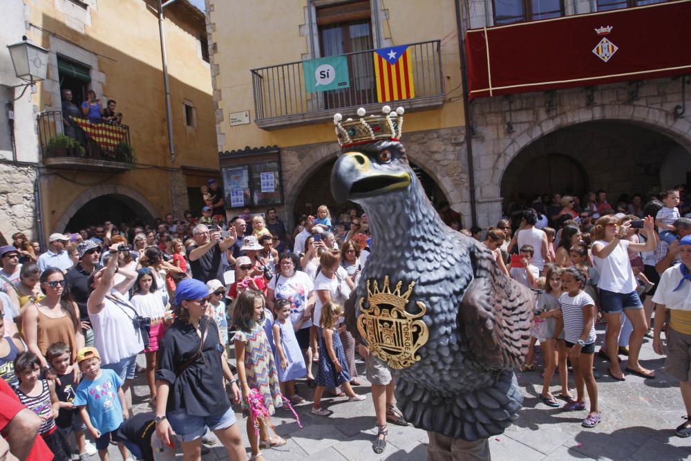 L''Àguila torna a la cercavila de Sant Genís a Torroella de Montgrí