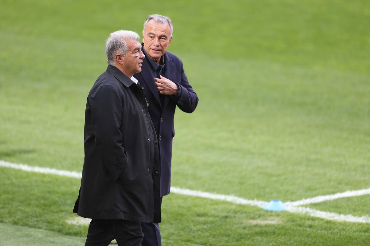 Rafa Yuste, con Joan Laporta