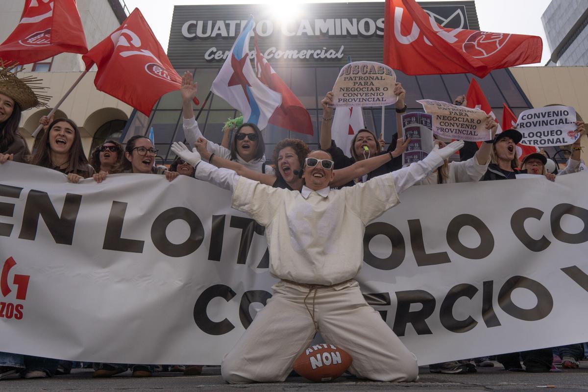 Cientos de personas se han manifestado desde el Centro Comercial Cuatro Caminos