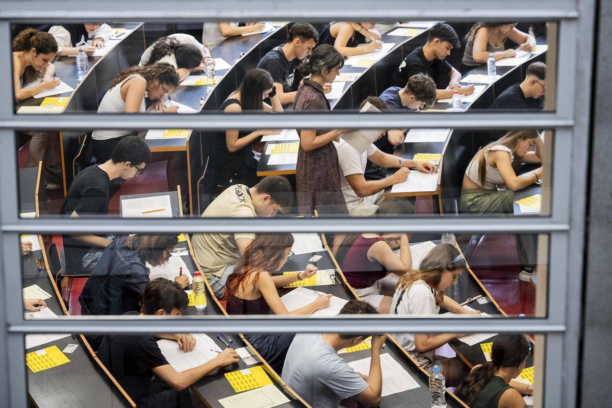 Primer día de selectividad 2025 en Catalunya. Primer día de selectividad 2025 en Catalunya.
