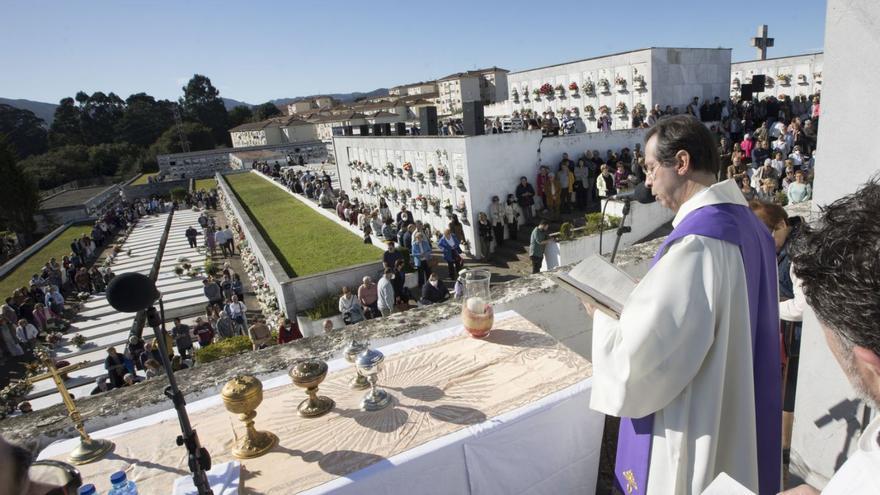 Una calurosa jornada de homenaje a los difuntos