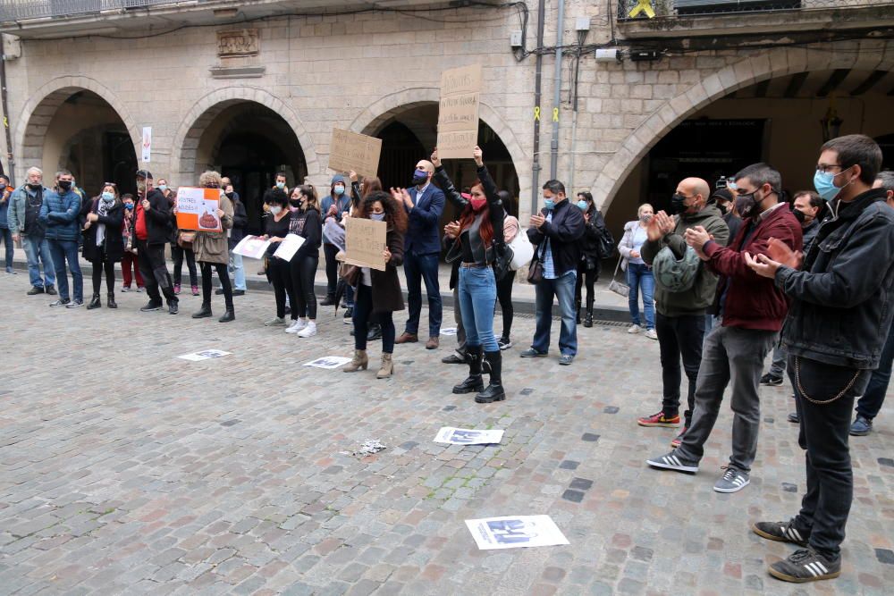 Autònoms protesten davant l''Ajuntament de Girona